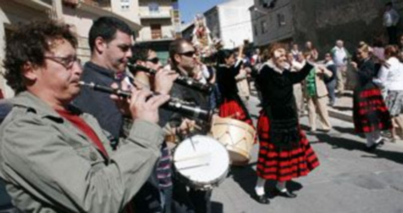 Un momento del recorrido de la procesión