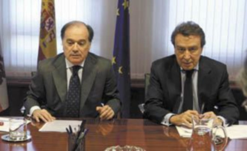 Tomás Villanueva (i) y José Antonio de Santiago-Juárez