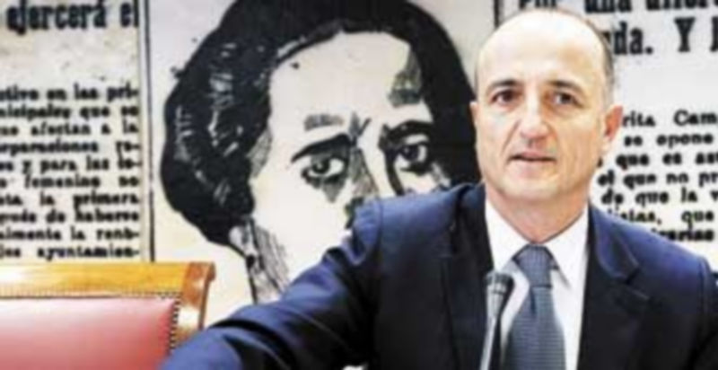El ministro de Industria