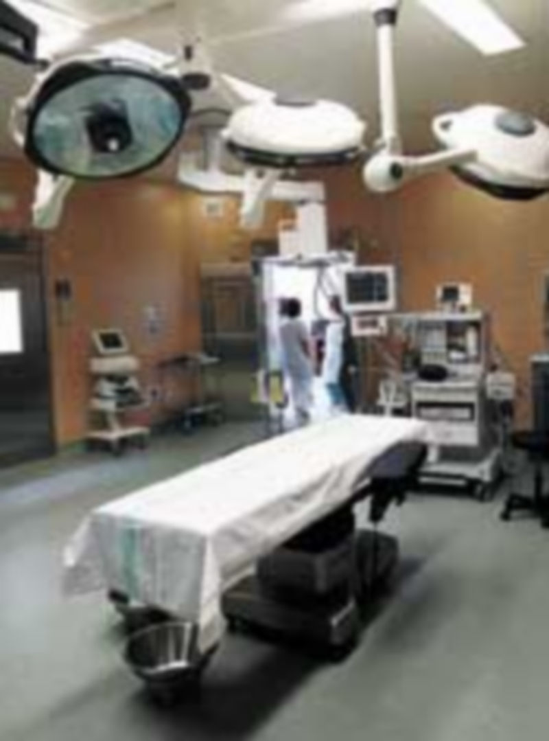 Investigadores descifran los vínculos existentes entre la estenosis aórtica y moléculas de bacterias y virus 1 Un quirófano de un hospita de la Comunidad. / Valdivielso