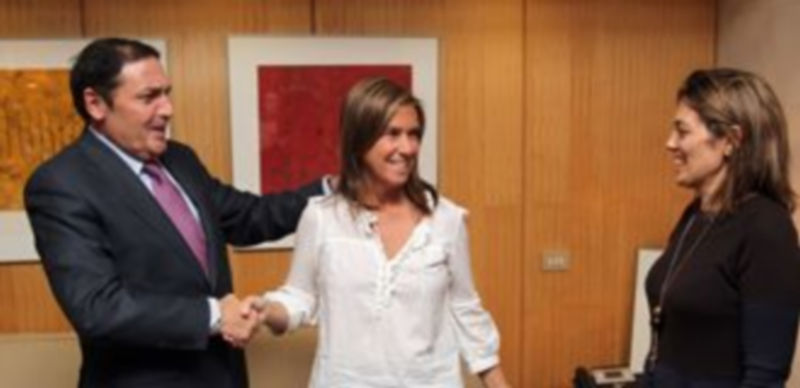 Los consejeros Antonio Sáez y Milagros Marcos (d)