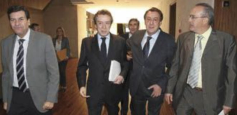 El Gobierno autonómico ratifica su apuesta por la Agenda de la Población 1 De Santiago-Juárez (2 i) presenta en las Cortes el informe sobre la Agenda de la Población. / ICAL