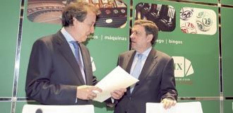 La Junta prevé recaudar 1,5 millones regulando las apuestas deportivas 1 De Santiago-Juárez