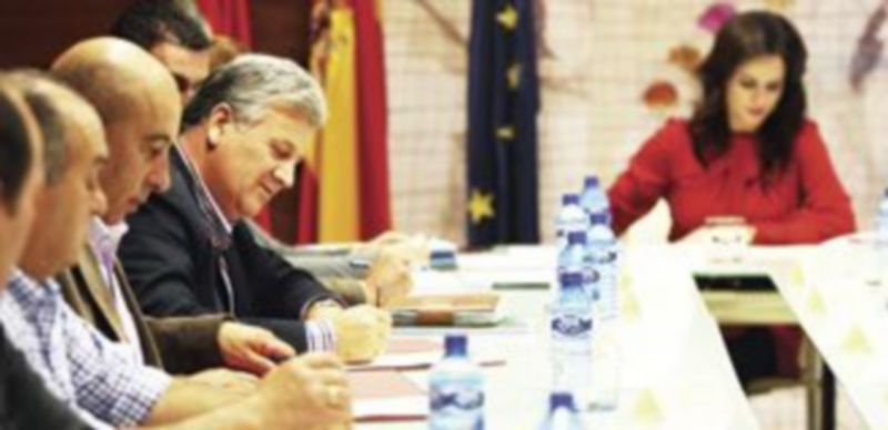 Representantes del sector ganadero e industrial mantuvieron ayer una reunión con la consejera de Agricultura y Ganadería