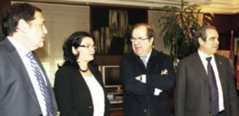 Sacyl amplía el margen de beneficios a las farmacias rurales «aisladas» 1 Sáez Aguado (i)