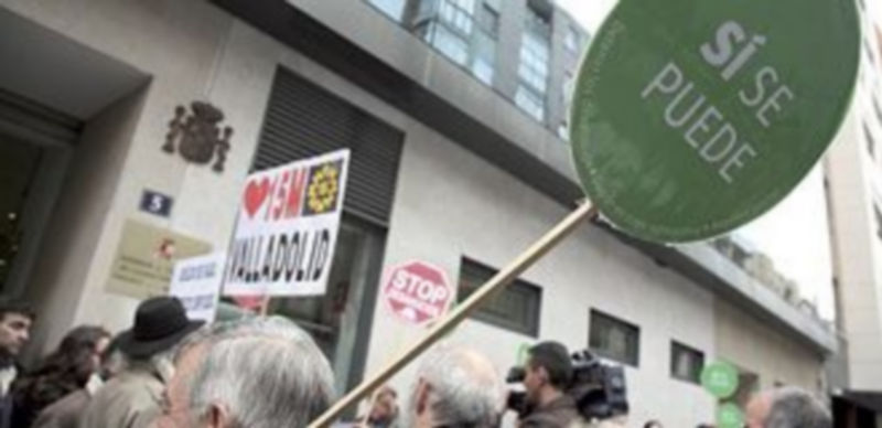 Stop Desahucios se manifiesta en los juzgados de lo social. /Ical