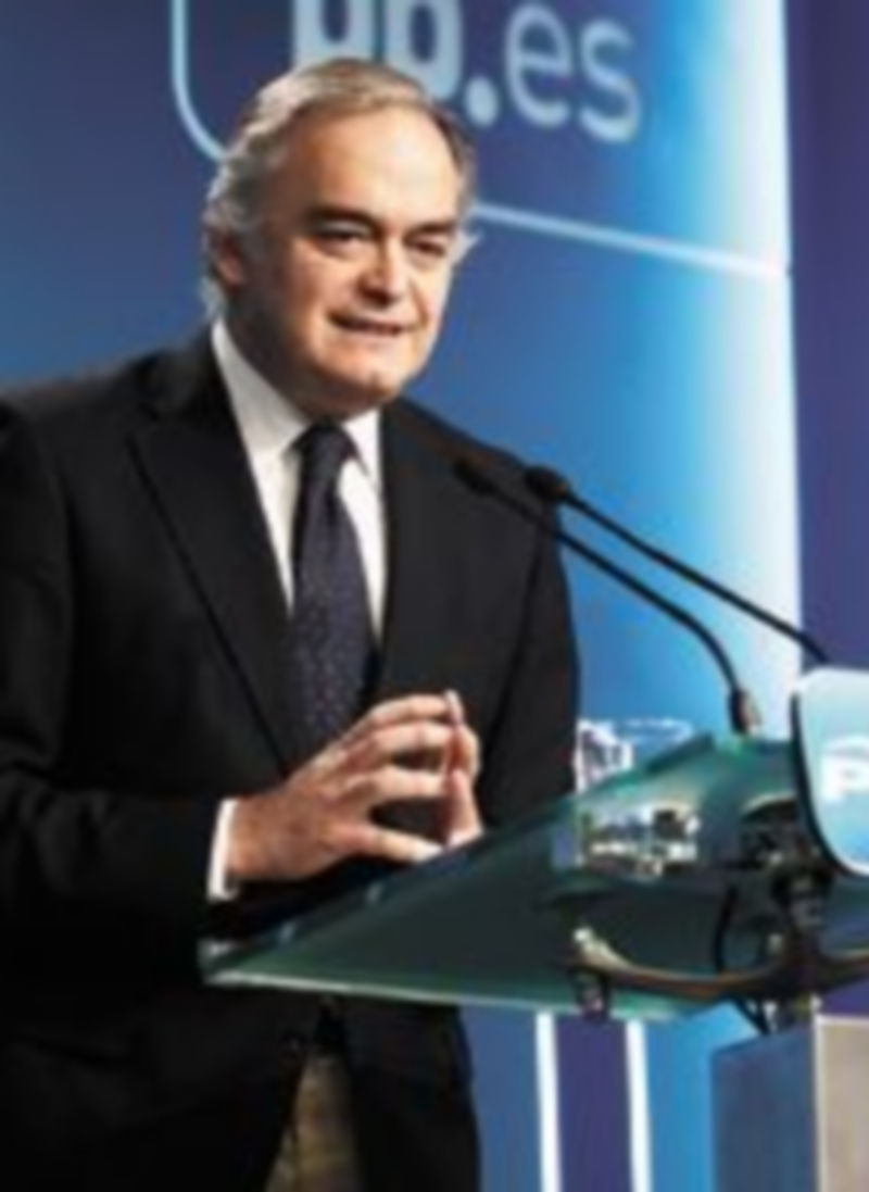 Pons defendió las decisiones económicas del Gabinete de Rajoy. / Efe