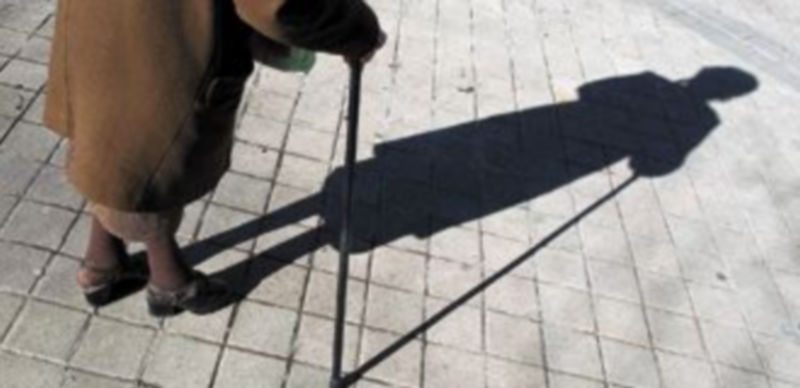 Casi uno de cada tres hogares españoles subsiste con la aportación una pensión de jubilación. / Juan Medina (Reuters)