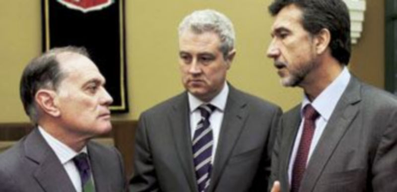 Jordi García (c) y Antonio Peris