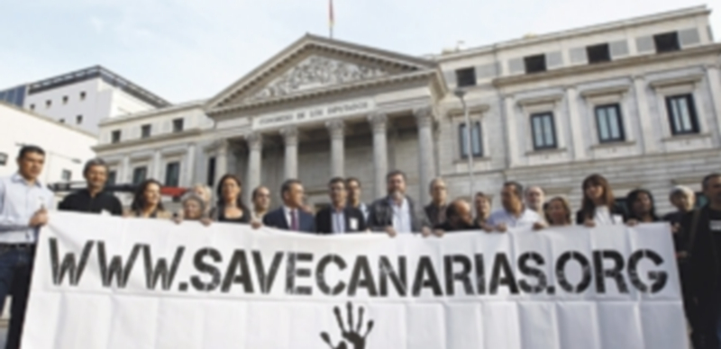 Un acto reciente frente al Congreso en contra de las prospecciones. / Efe
