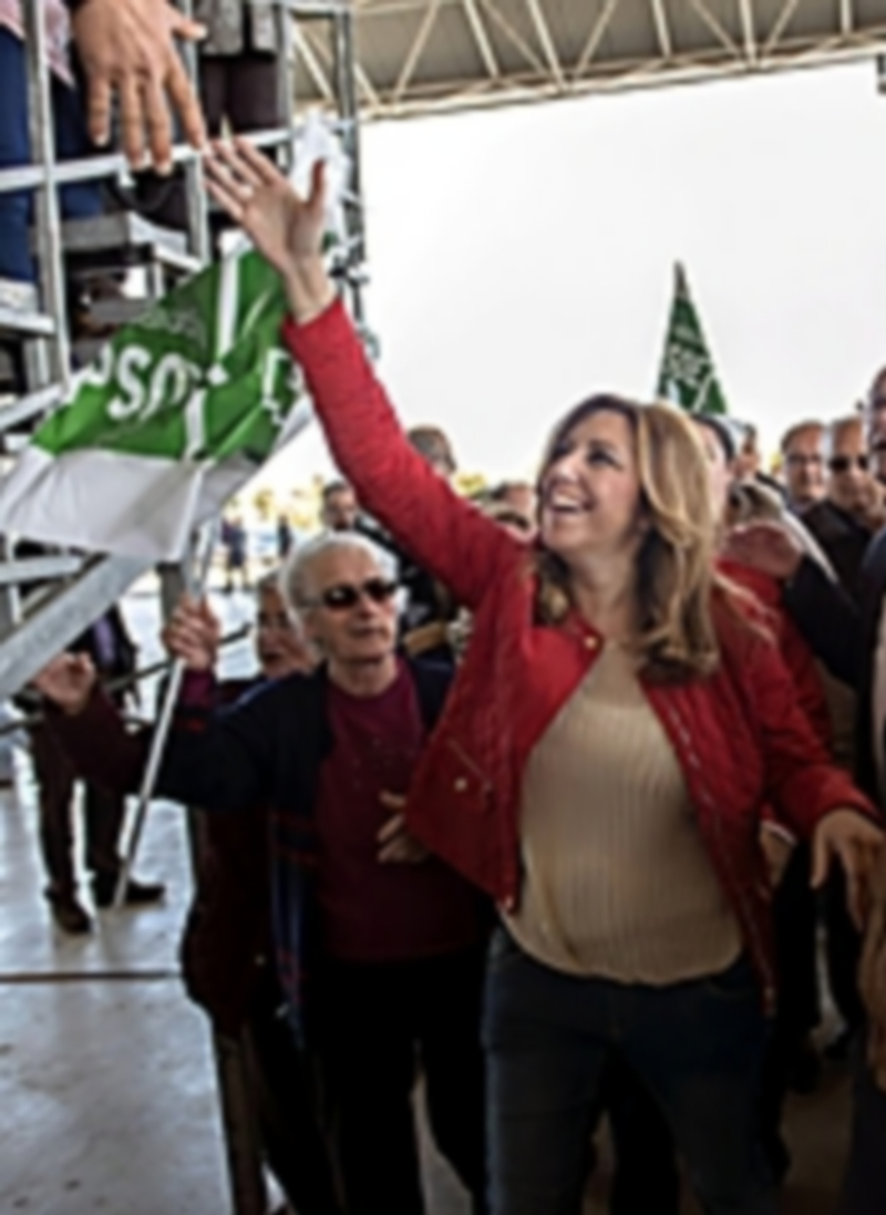 Susana Díaz saluda a los asistentes durante el mitin de ayer en Jaén. / Efe