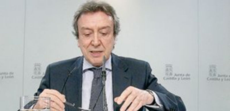 El consejero José Antonio de Santiago-Juárez explica los acuerdos. / Ical