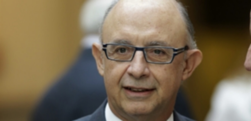 Las comunidades no podrán conceder avales por encima del 1,5% de su PIB 1 Hacienda aplica estas medidas para afianzar el control del déficit autonómico. / EFE