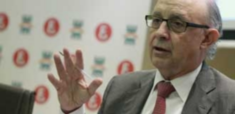 Las comunidades sobrepasan en seis décimas el objetivo de déficit público 1 El ministro de Hacienda y Administraciones públicas en funciones