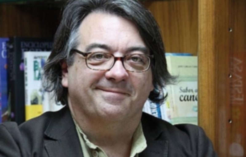 Jesús Ruiz Mantilla fue galardonado con el XVII Premio Fernando Quiñones gracias a la novela ‘Hotel Transición’. / E.P.