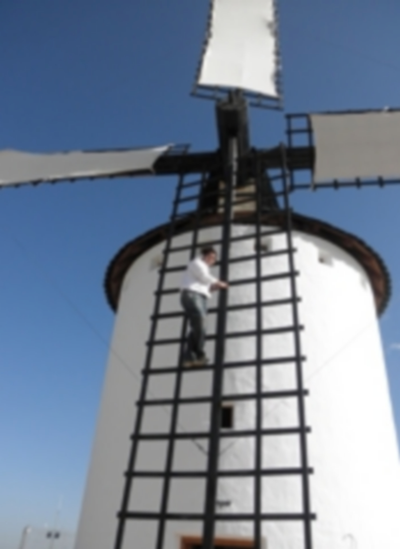 Actos de restauración de los molinos de viento de La Mancha. / Efe