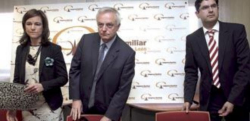 Gerardo Gutiérrez (c) presentó las nuevas propuestas de la entidad junto a Rocío Hervella y Eduardo Estévez. /ICAL