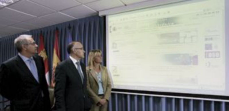 La Seguridad Social permite obtener sus documentos a través de móvil e internet 1 Martínez Bermejo (i)