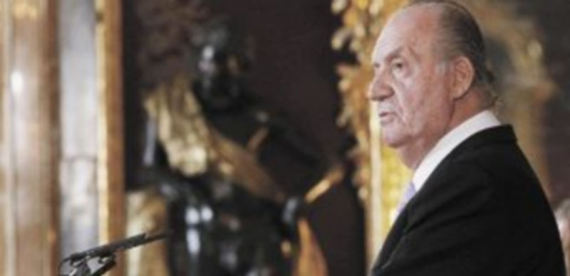 El Soberano asevera en la carta publicada en Internet que el país está en un momento decisivo que puede asegurar o arruinar el Estado de bienestar. / Reuters