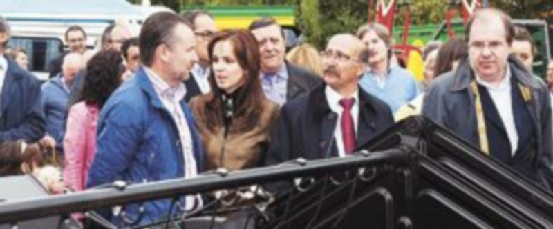 Juan Vicente Herrera (d) acude