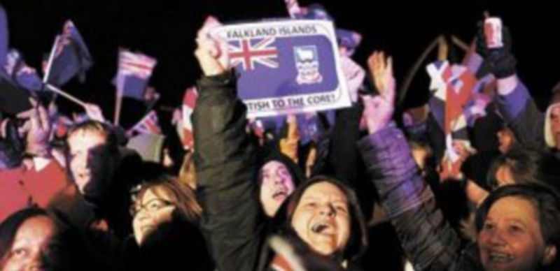 Cientos de ‘kelpers’ salieron a la calle para celebrar el resultado de la consulta