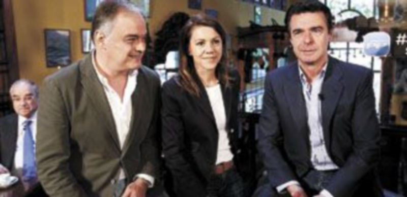 González Pons (i) presentó el acto del PP en el que intervino María Dolores de Cospedal. Ambos estuvieron también arropados por José Manuel Soria. / Efe