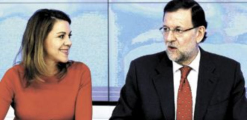 María Dolores de Cospedal y Mariano Rajoy conversan durante la celebración del Comité Ejecutivo del Partido Popular celebrado ayer. / EFE