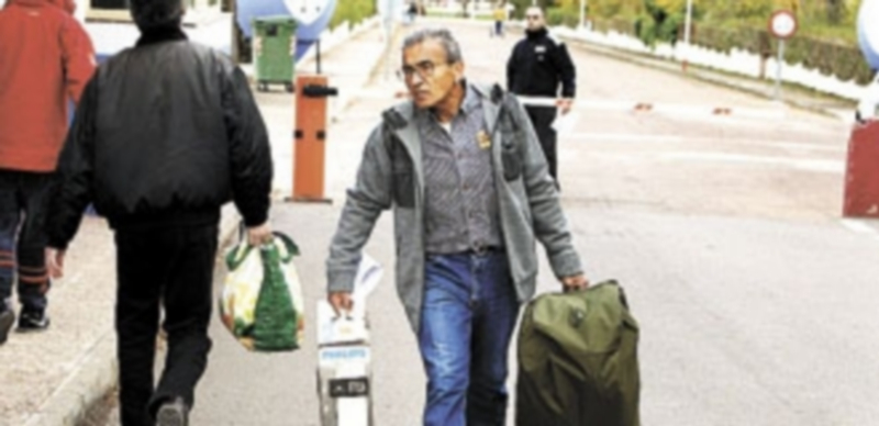 El grapo Jaime Simón salió ayer de la prisión de Herrera de la Mancha. / Efe