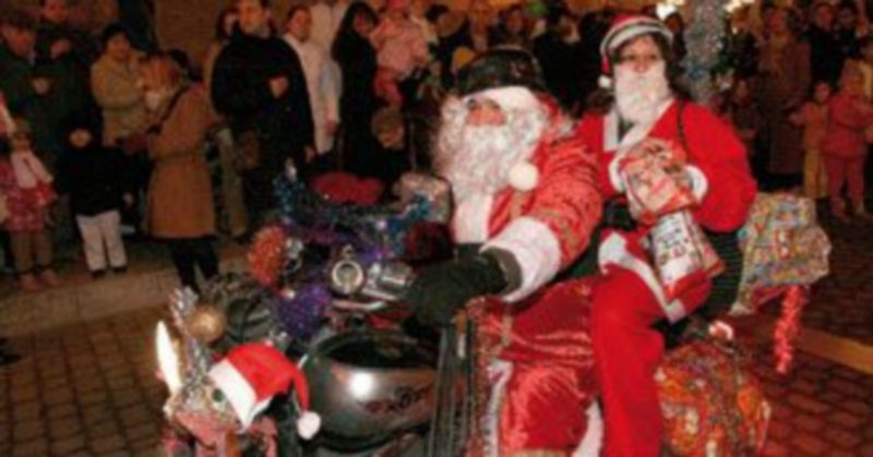 Papa Noël llegará de nuevo junto a los miembros del Motoclub Cuellarano. /GABRIEL GÓMEZ