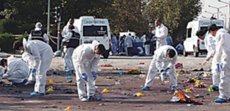 El doble atentado tenía como objetivo una manifestación pacifista para acabar con el conflicto entre Turquía y los kurdos. / EFE