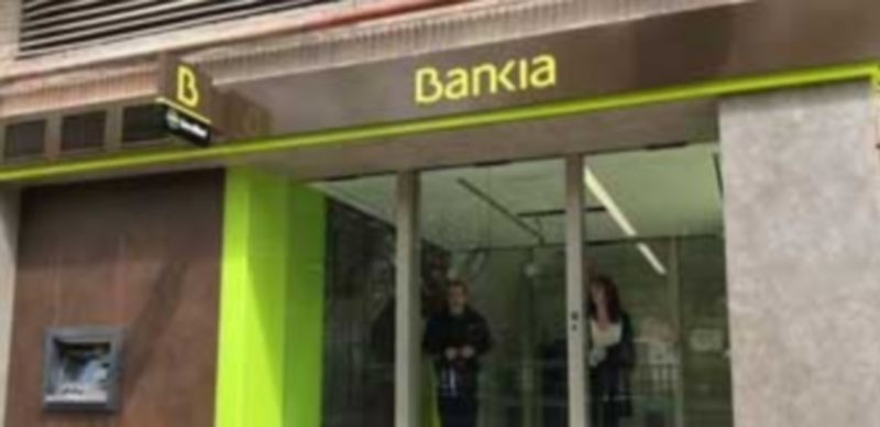 Bankia gana 1.040 millones en 2015 y eleva un 50% el dividendo 1 El ratio de morosidad en el año descendió dos puntos hasta el 10
