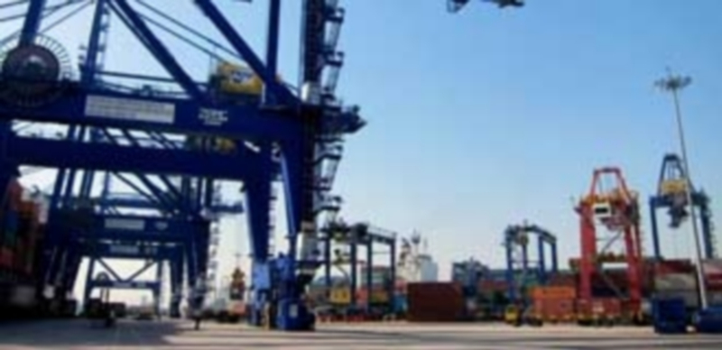 La balanza por cuenta corriente incrementa un 63,7% su superávit 1 La balanza de pagos cerró el año 2015 con siete meses consecutivos en valores positivos. / Europa Press