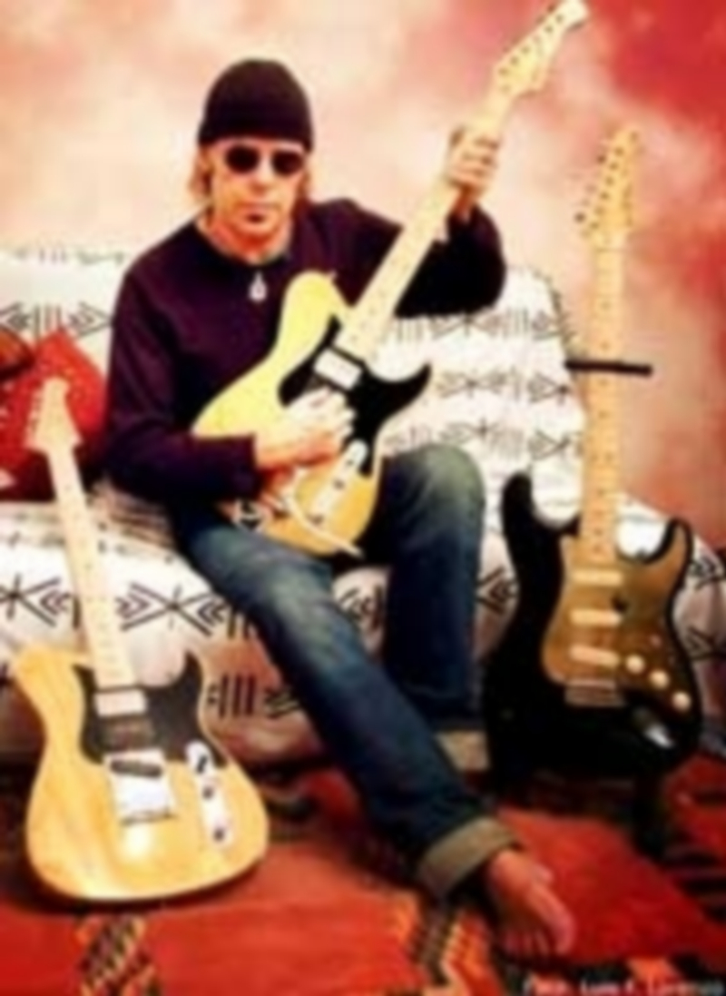 El guitarrista de la Vargas Blues Band