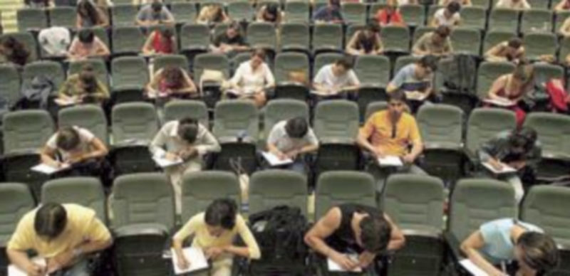 Imagen de archivo de una oposición convocada por la Consejería de Educación. Lo lleva haciendo desde 2000. / M.C. (Ical)