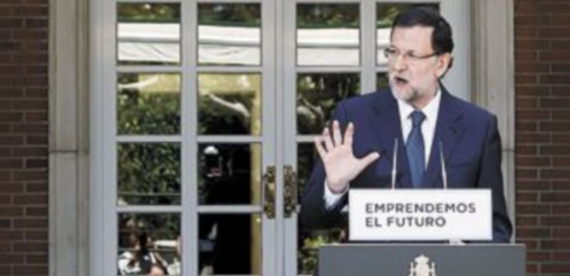 Rajoy se rodeó de numerosos empresarios para presentar su nueva ley. / Efe