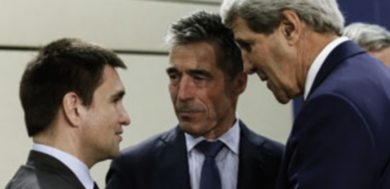 Kerry conversa con el ministro ucraniano