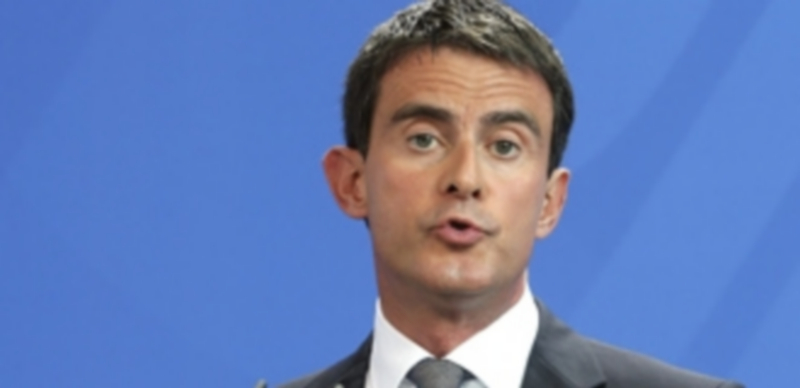 Manuel Valls se dirige a los medios en una reciente rueda de prensa. / Efe