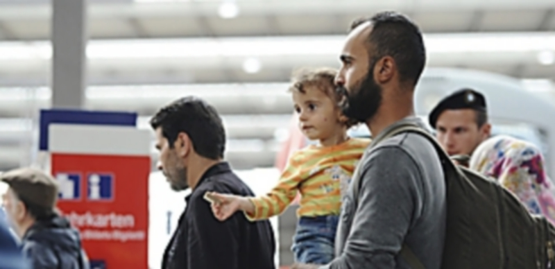 Miles de refugiados continúan su camino por Europa a la espera de saber cuál será su país de destino final. / EFE