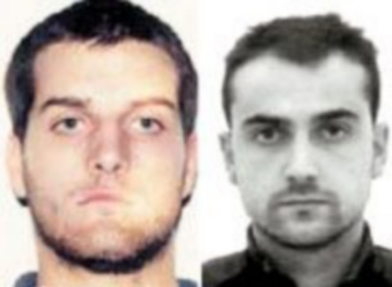 Andoni Cengotitabengoa (i) y Oier Gómez han sido identificados como los etarras que ocupaban la casa de Portugal. / Efe