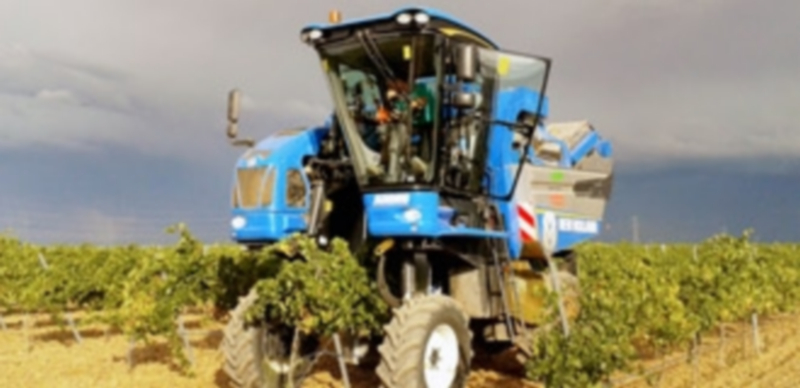 Una máquina vendimiadora