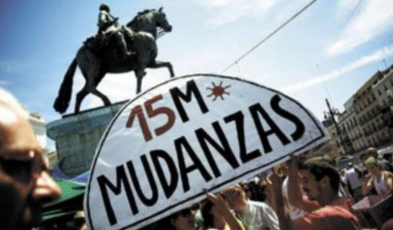 El mismo sentimiento de cooperación que ha habido durante los días de acampada reinó en la mudanza