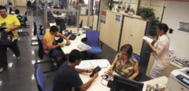 Las cifras del paro será uno de los temas centrales de la campaña electoral para el 20-N. / RUBÉN SERRALLÉ