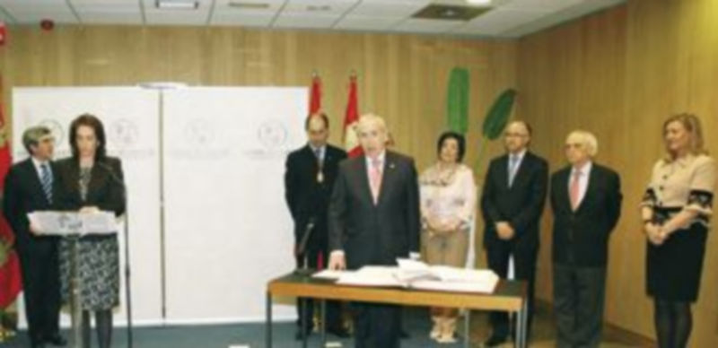 Encabo presidirá el Consejo de Cuentas con austeridad y sobriedad 1 Jesús Encabo tomó ayer posesión de su cargo como presidente del Consejo de Cuentas de Castilla y León. / Ical.