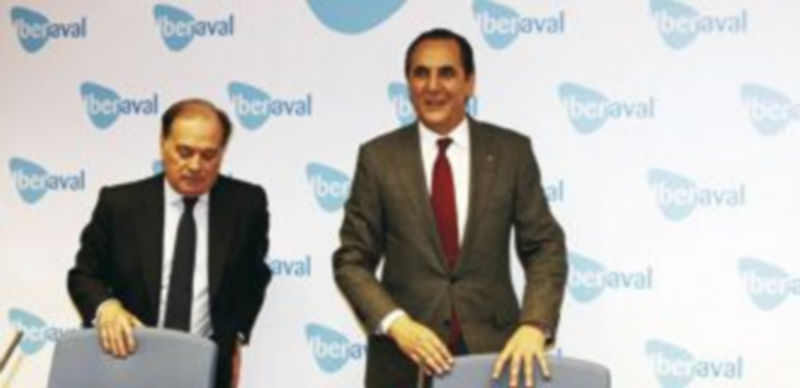El consejero Tomás Villanueva (i) y el presidente de Iberaval