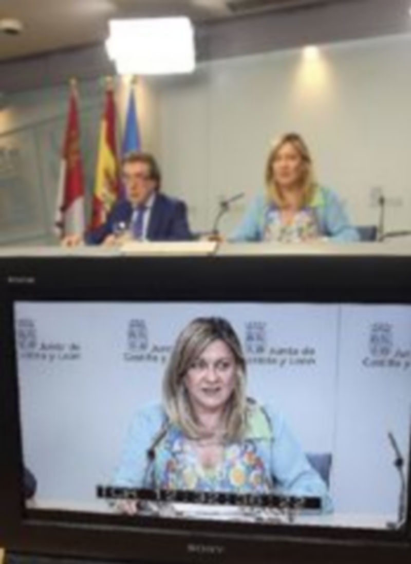 La consejera de Hacienda compareció con el portavoz