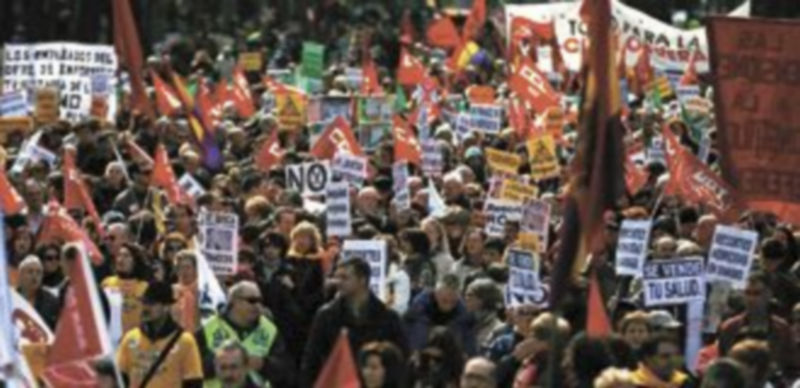 Los convocantes estiman que más de 300.000 ciudadanos en todo el país acudieron a las concentraciones convocadas por Cumbre Social. / Reuters