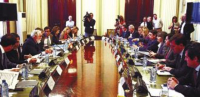 Arias Cañete negociará en breve con los consejeros de las comunidades autonómas. / Ballesteros (Efe)