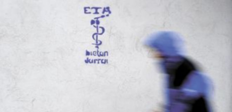 Las señas de identidad de la banda terrorista han sido siempre una constante en las ciudades del País Vasco. / Efe