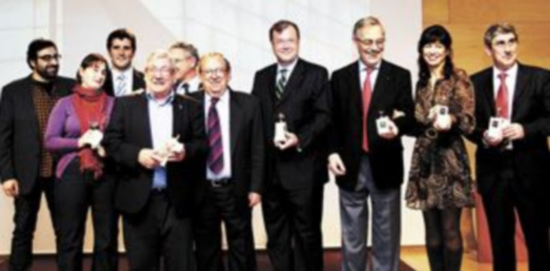 Premiados y representantes de los galardonados con los Premios Hemiciscos 2010. / Miriam Chacón (Ical)