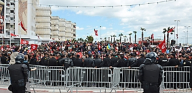 Panorámica general de la manifestación que discurrió en la capital tunecina. / Efe